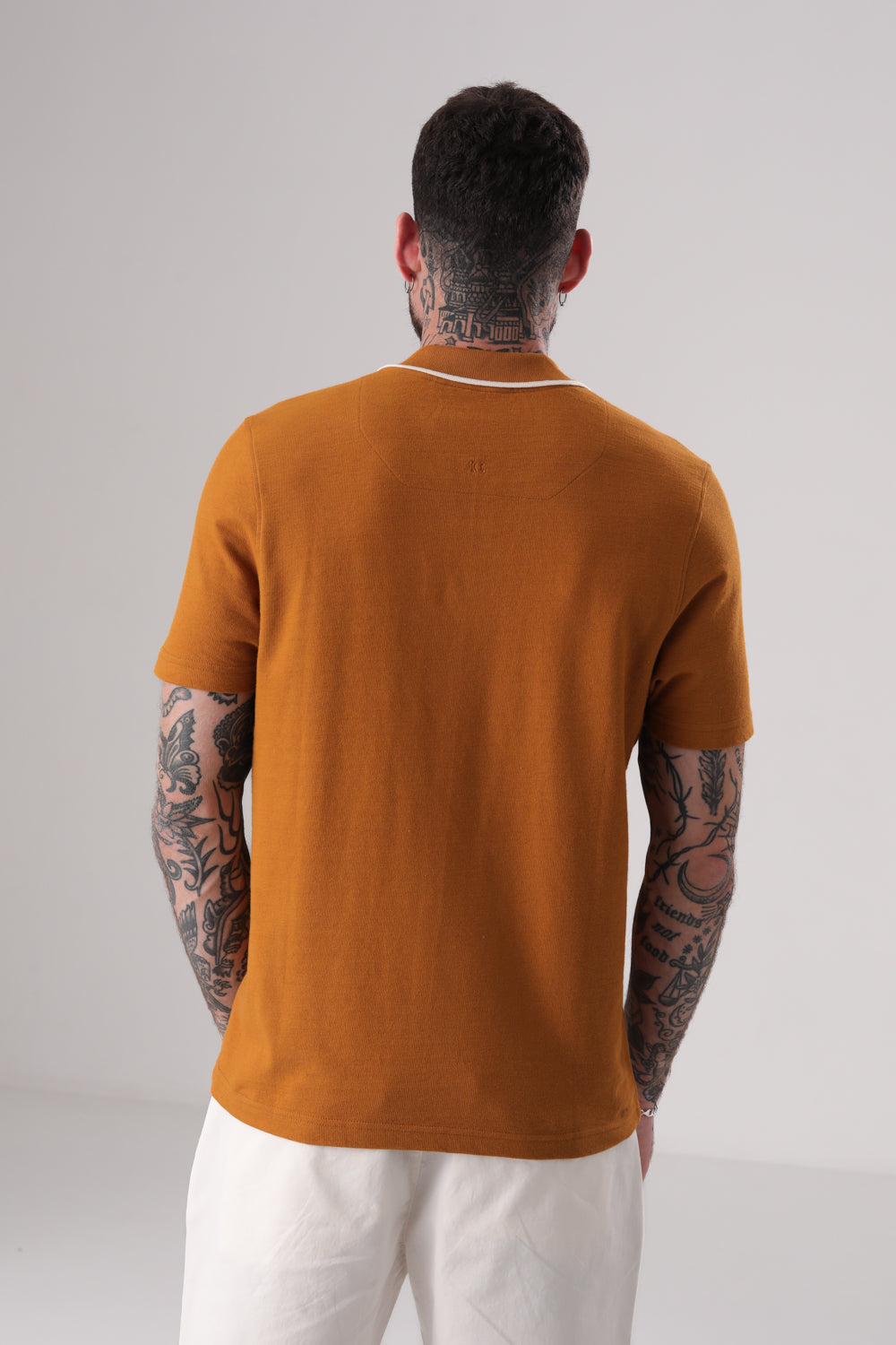 חולצת פולו ז'קארד בצבע קאמל