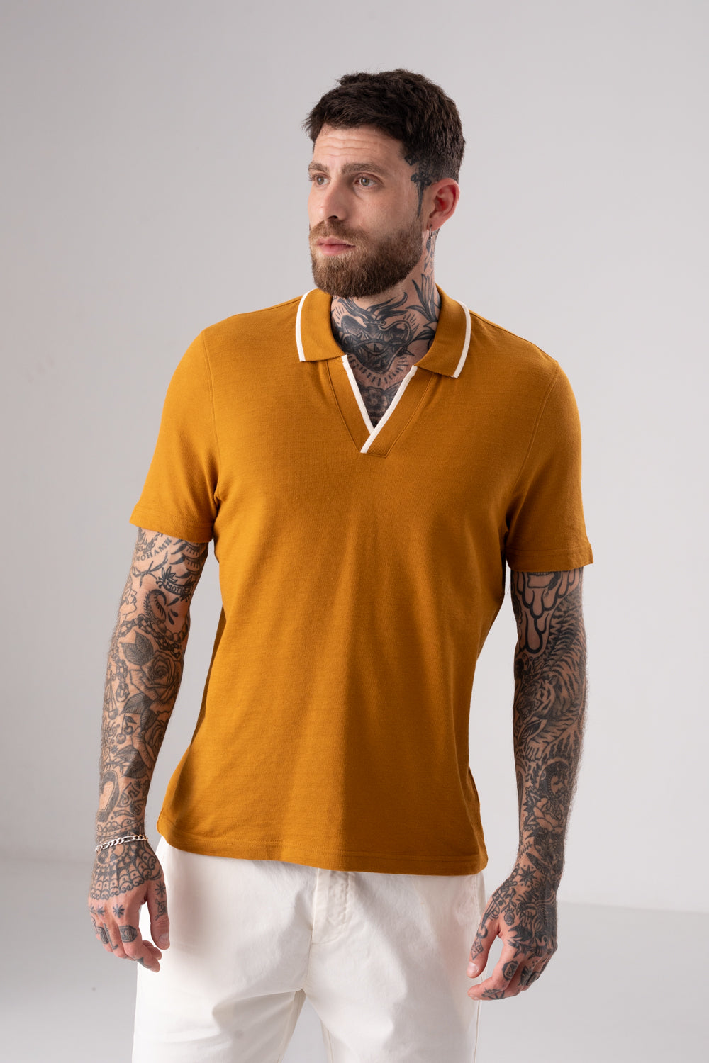 חולצת פולו ז'קארד בצבע קאמל