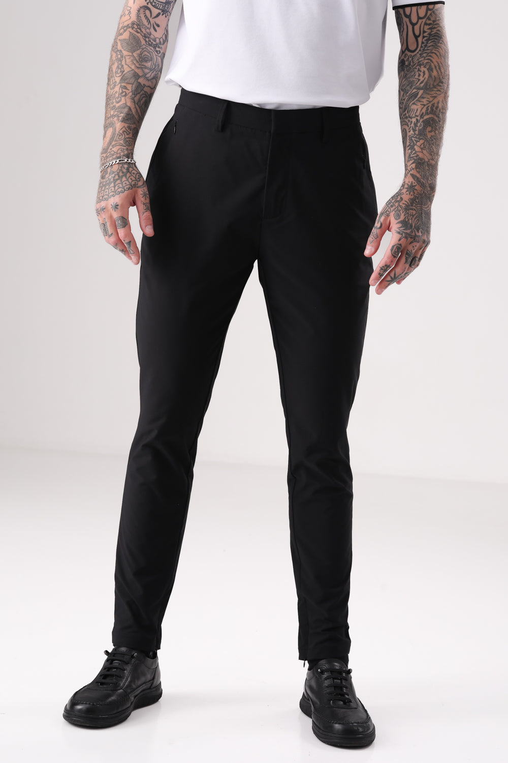 מכנסיים ארוכים בגזרה צמודה לגברים 