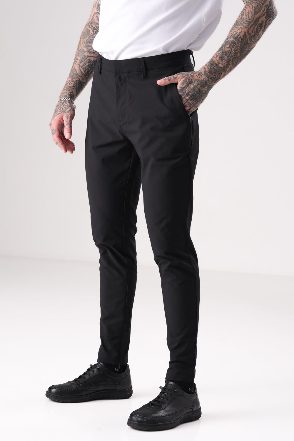 מכנסיים ארוכים בגזרה צמודה לגברים 