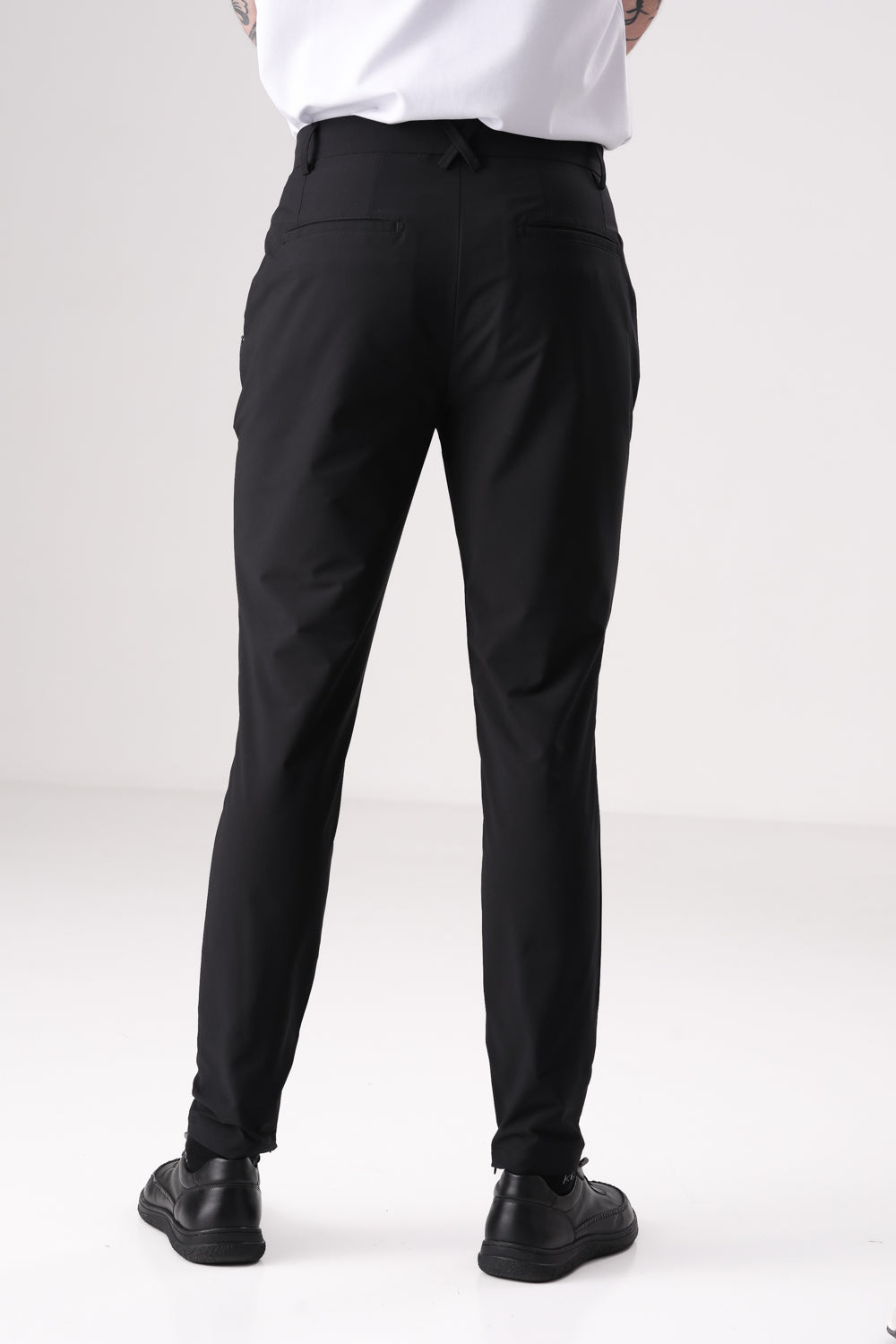 מכנסיים ארוכים בגזרה צמודה לגברים 