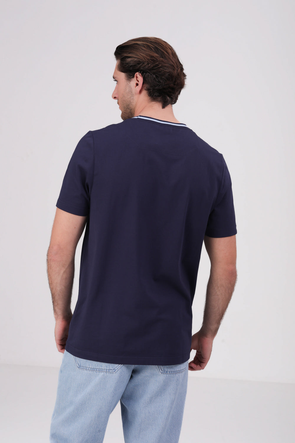 חולצת טי חלקה לגברים