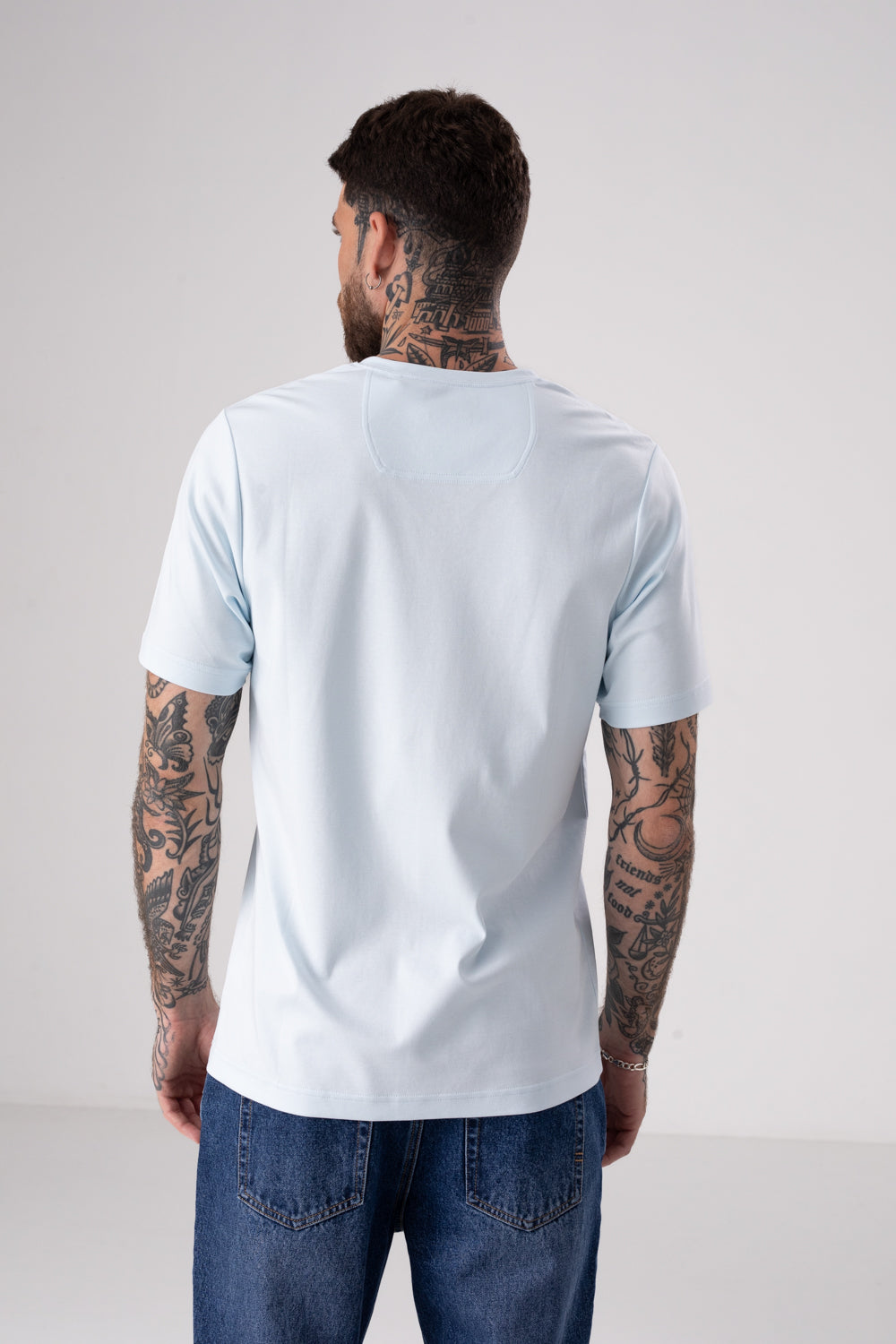 חולצת טי חלקה לגברים