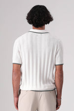 סריג פולו דק עם סיומות קונטרסטיות