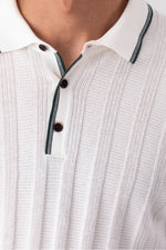 סריג פולו דק עם סיומות קונטרסטיות