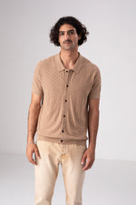 סריג פולו מכופתר בצבע קאמל