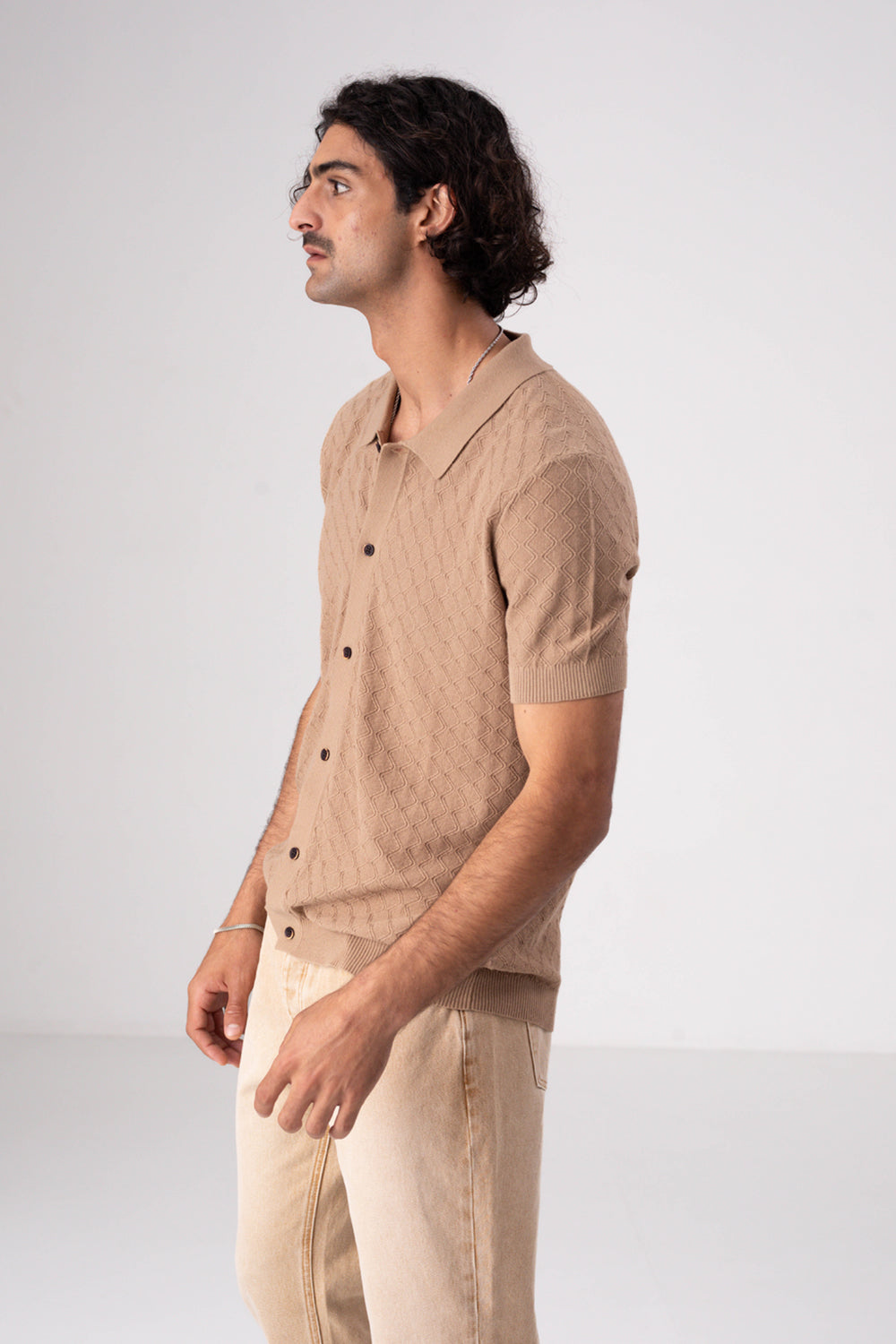 סריג פולו מכופתר בצבע קאמל