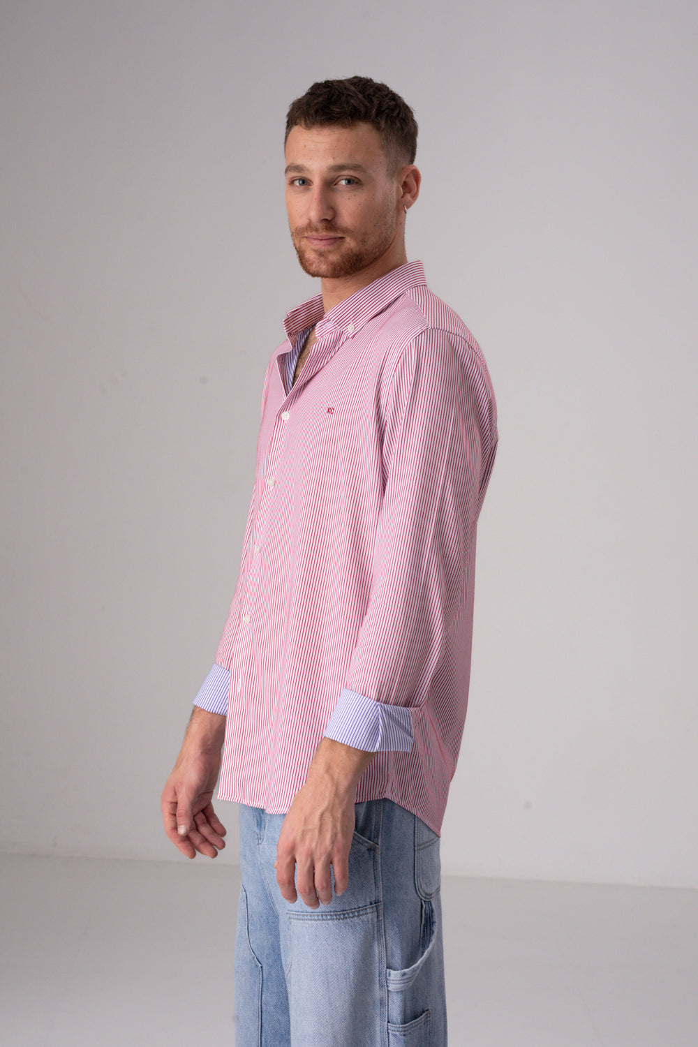 חולצה מכופתרת בגזרת מודרן הדפס פסים