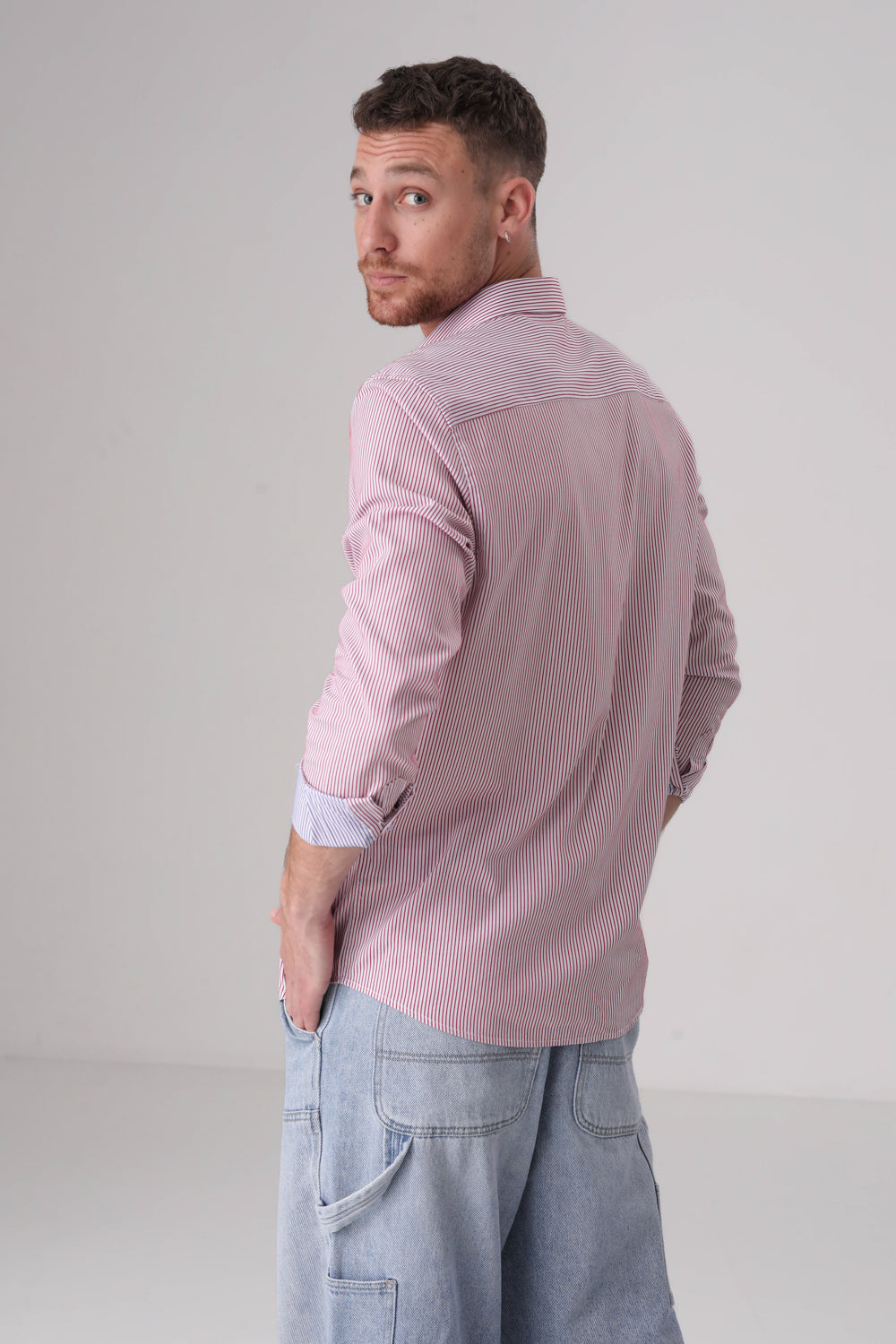 חולצה מכופתרת בגזרת מודרן הדפס פסים