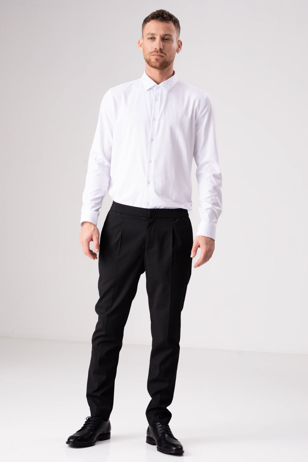 חולצה מכופתרת בגזרת מודרן לוגו מוטבע בצבע לבן