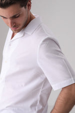 חולצה מכופתרת אוברסייז שרוולים קצרים