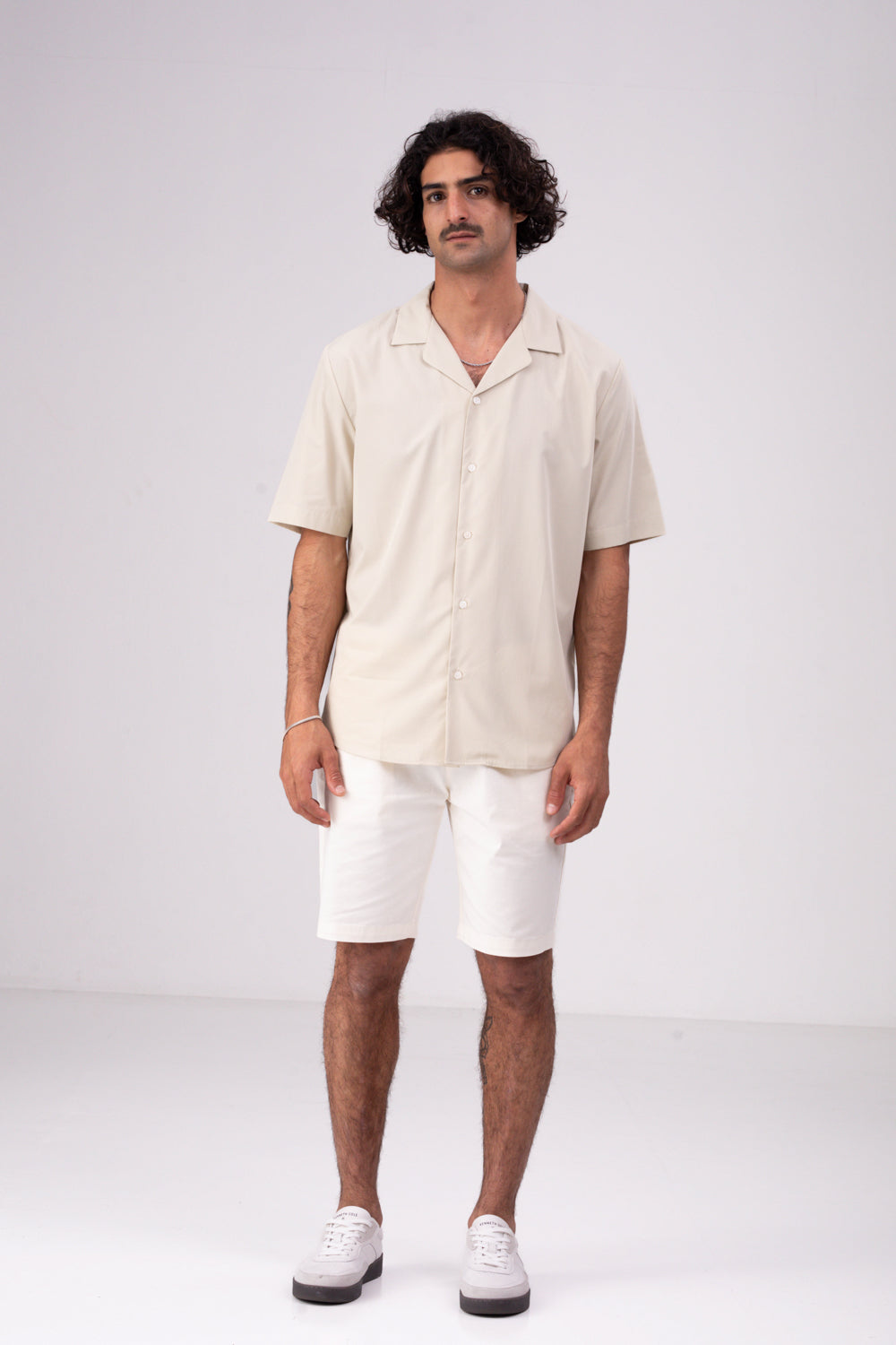 חולצה מכופתרת אוברסייז שרוולים קצרים