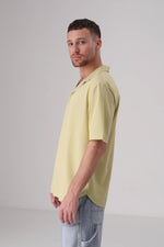 חולצה מכופתרת אוברסייז שרוולים קצרים