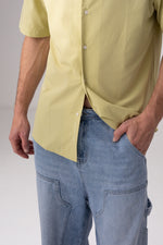 חולצה מכופתרת אוברסייז שרוולים קצרים