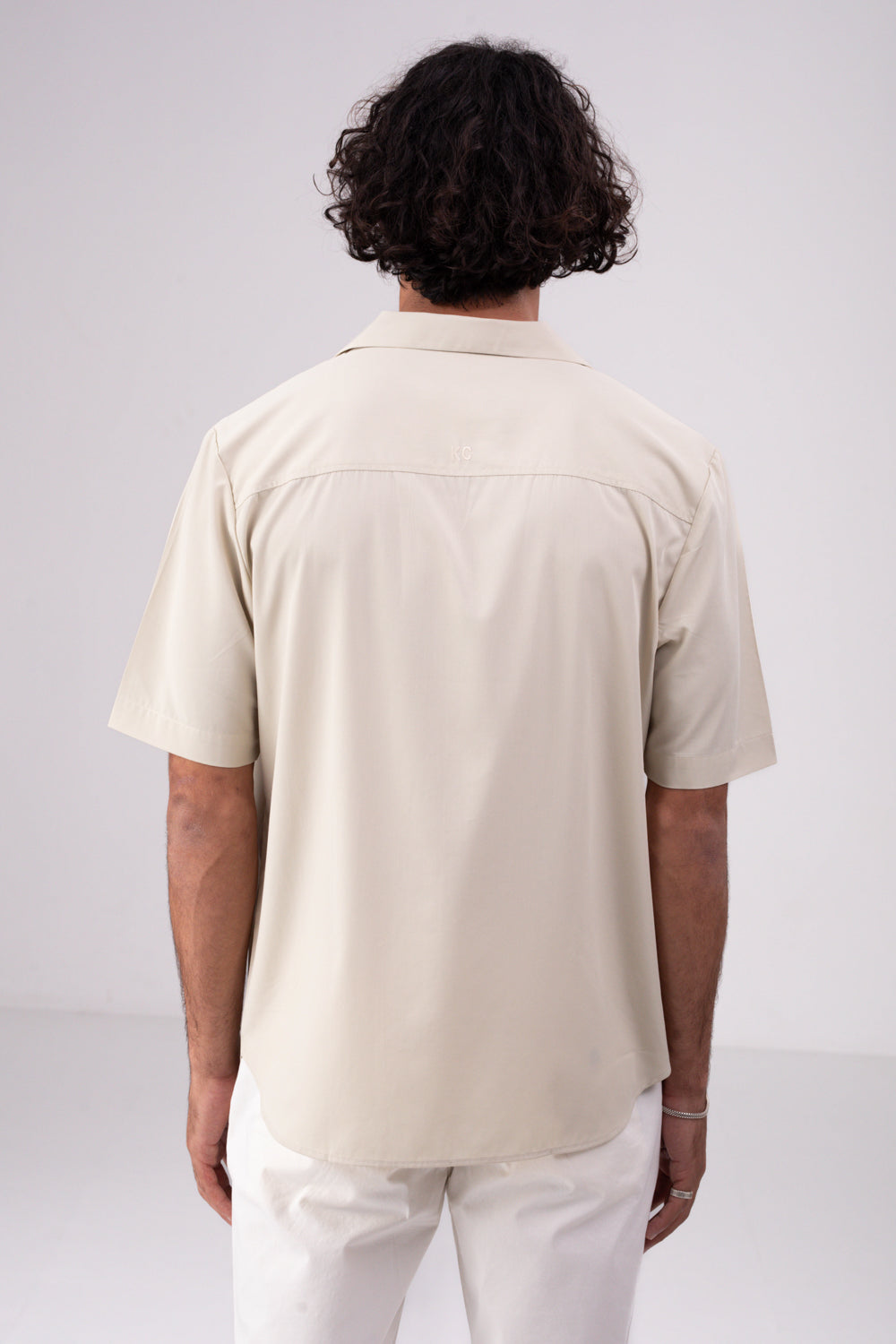 חולצה מכופתרת אוברסייז שרוולים קצרים