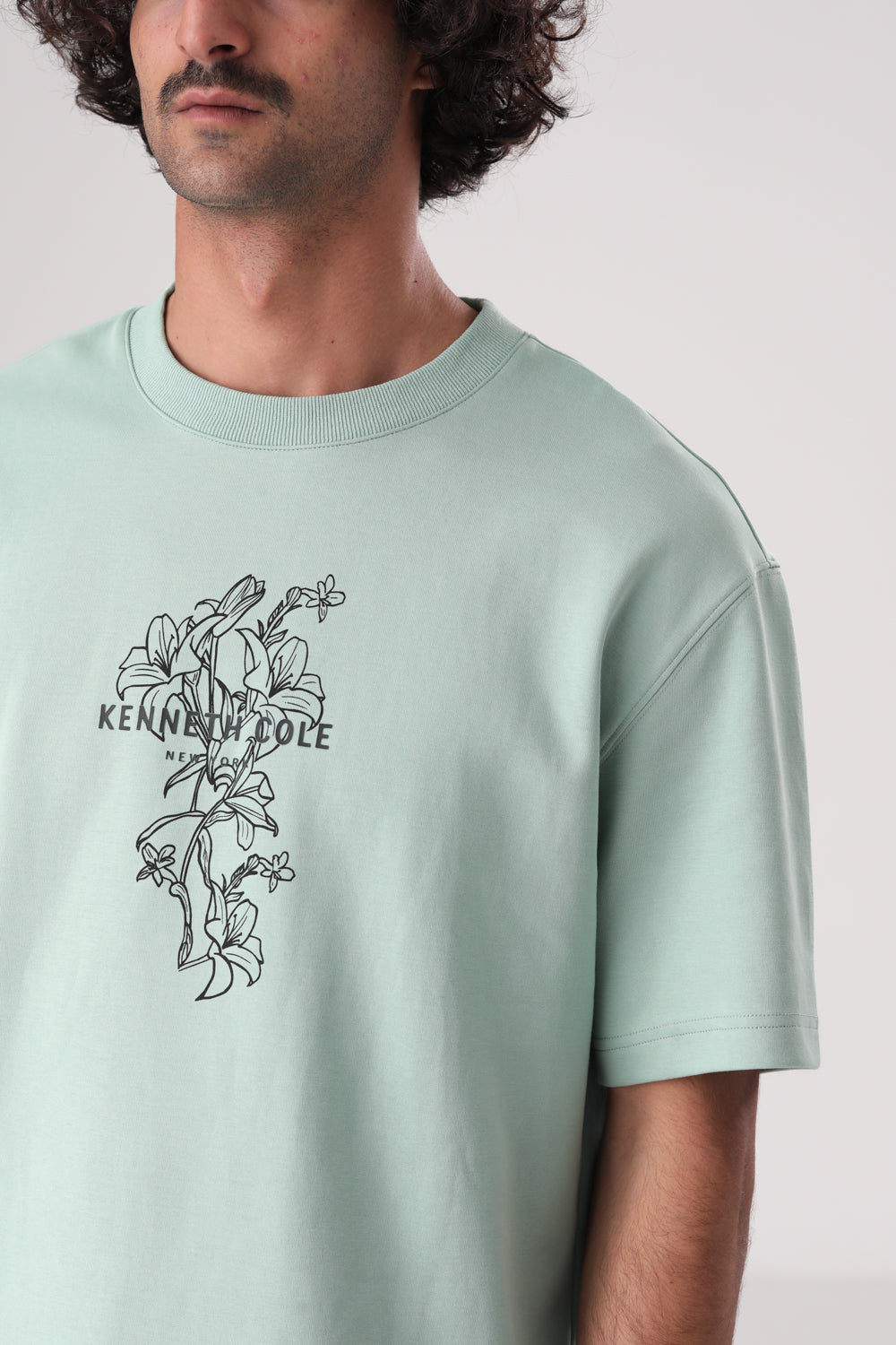 חולצת טי מעוצבת לגברים