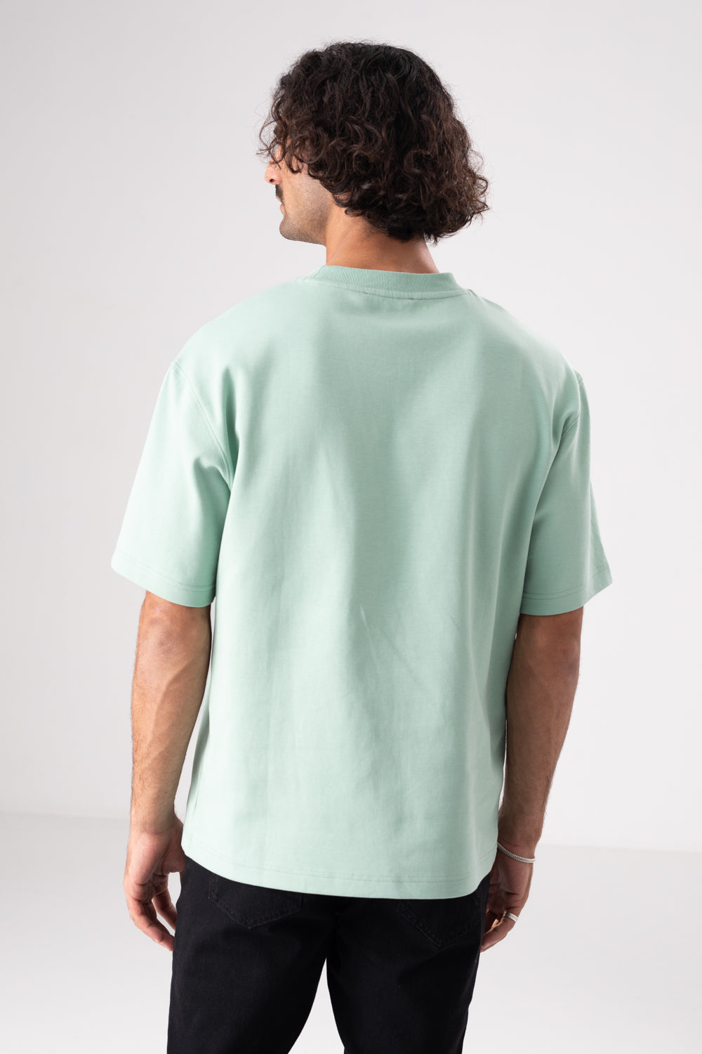 חולצת טי מעוצבת לגברים