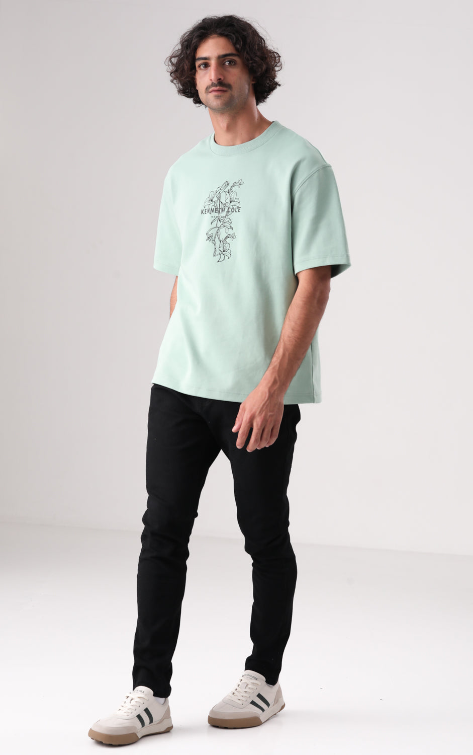 חולצת טי מעוצבת לגברים