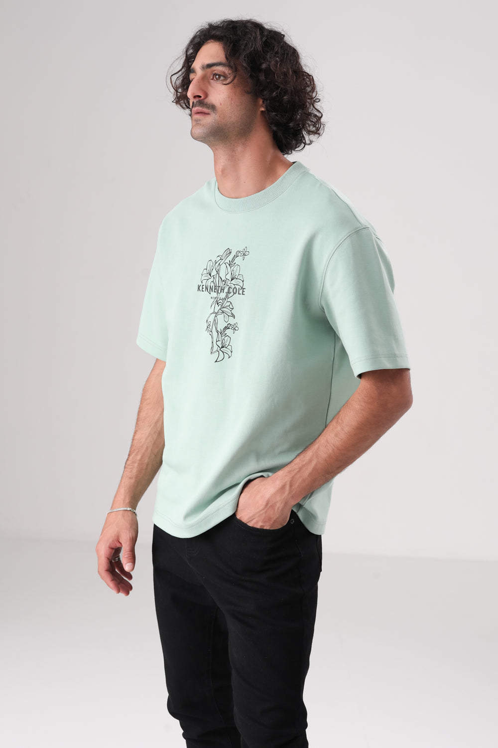 חולצת טי מעוצבת לגברים