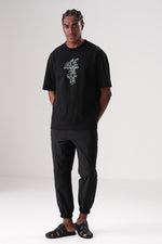 חולצת טי מעוצבת לגברים