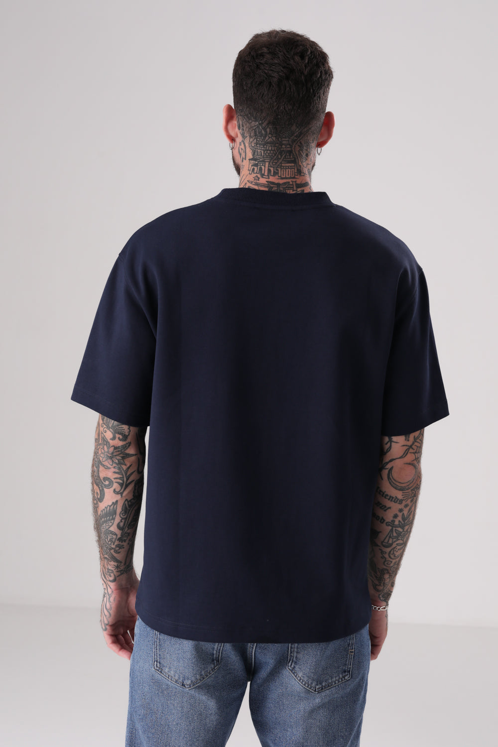 טישירט אוברסייז לוגו מובלט