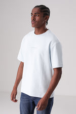 טישירט אוברסייז לוגו מובלט