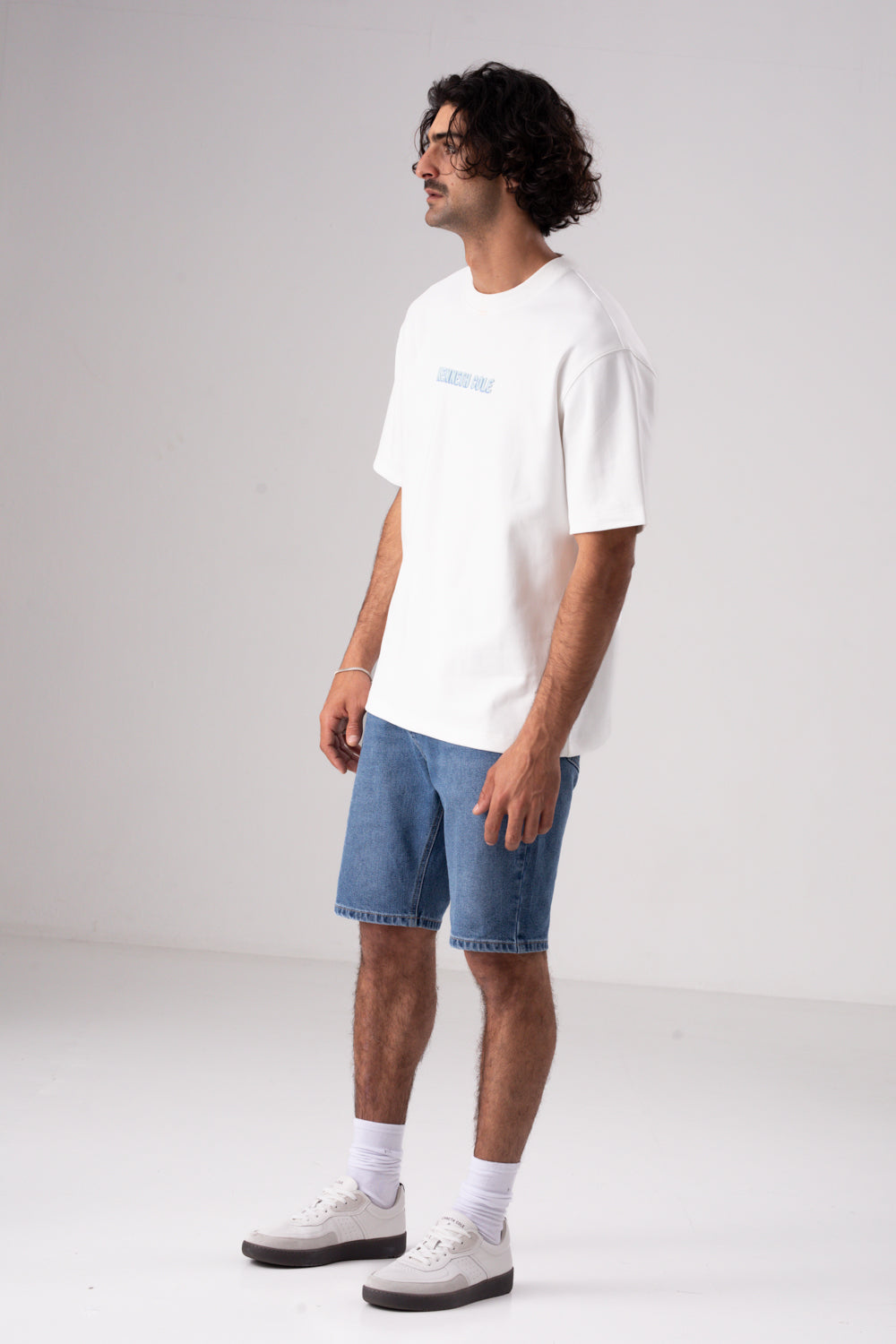 מכנס ג'ינס קצר במראה ווש