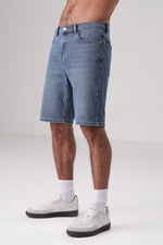 מכנס ג'ינס קצר במראה ווש