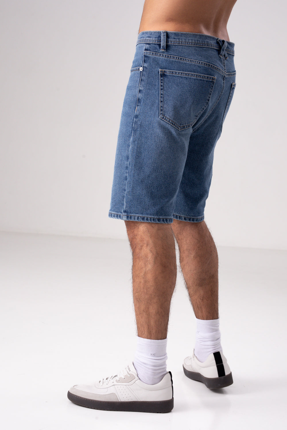 מכנס ג'ינס קצר במראה ווש