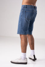 מכנס ג'ינס קצר במראה ווש