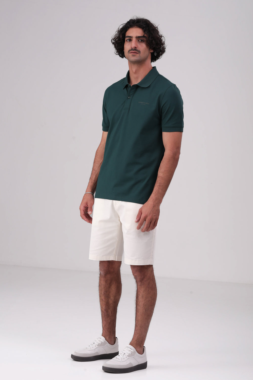 חולצת פולו קצרה