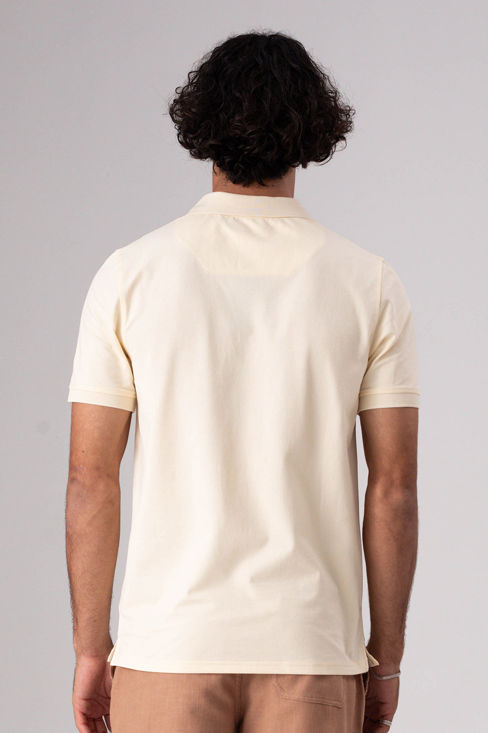 חולצת פולו קצרה