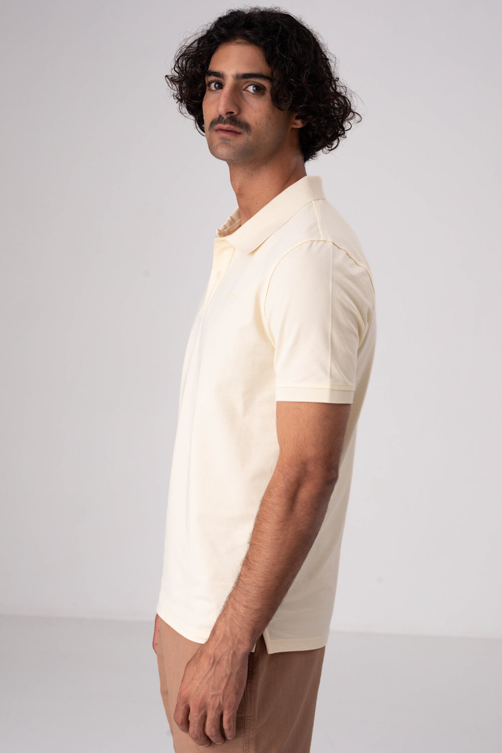 חולצת פולו קצרה