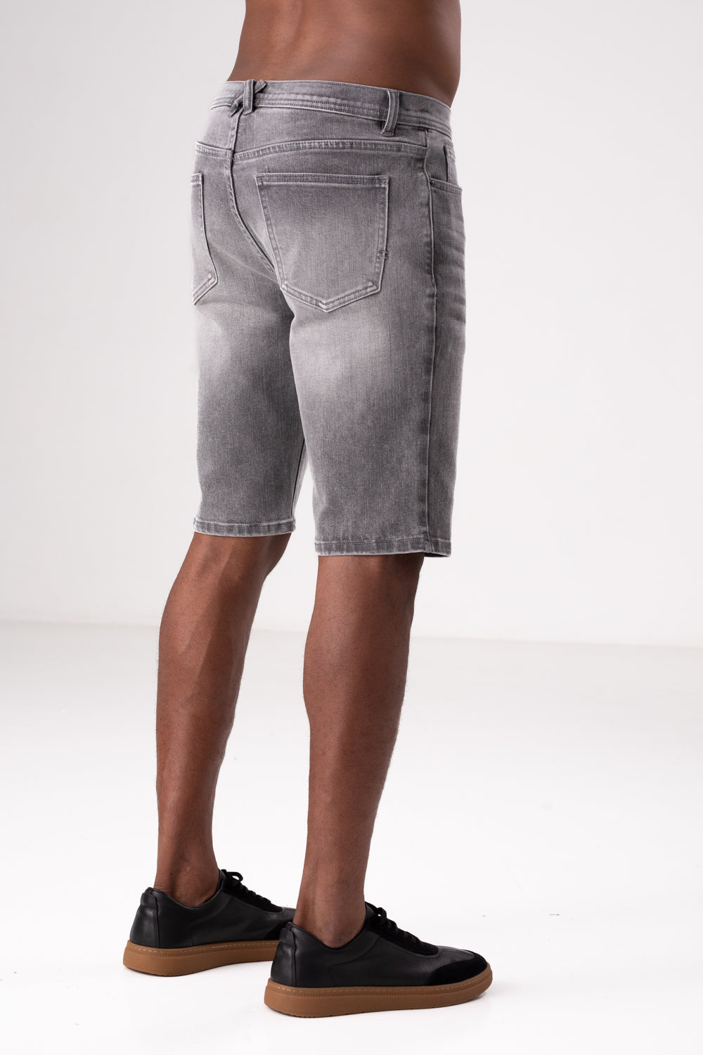 מכנסי ברמודה ג'ינס במראה ווש