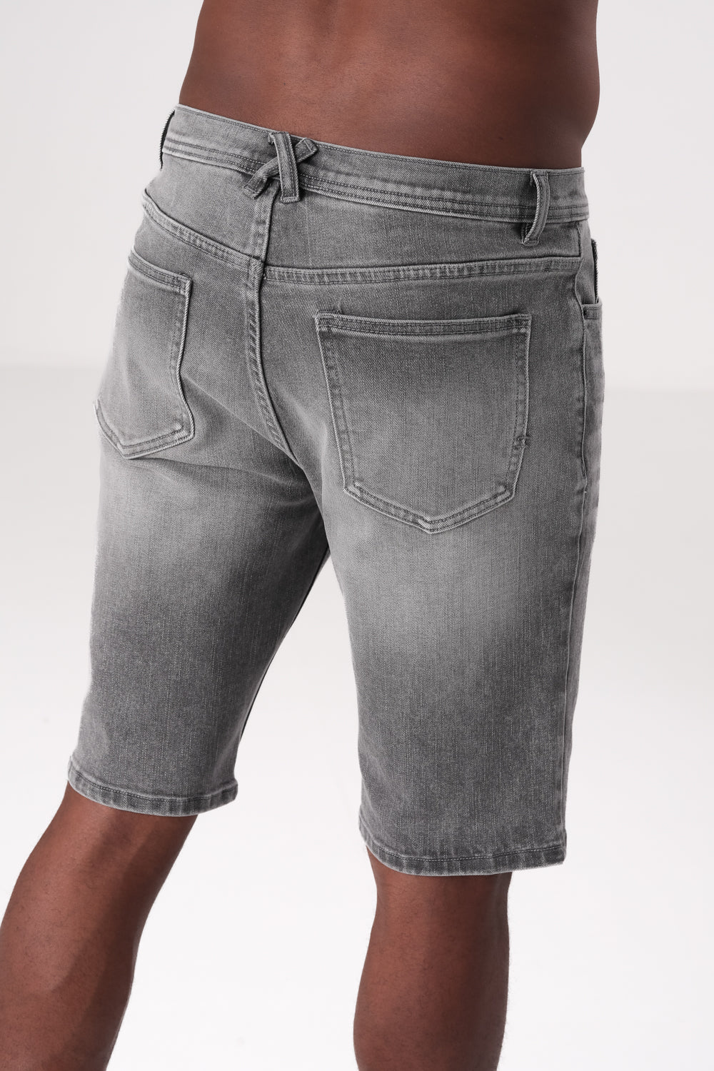 מכנסי ברמודה ג'ינס במראה ווש