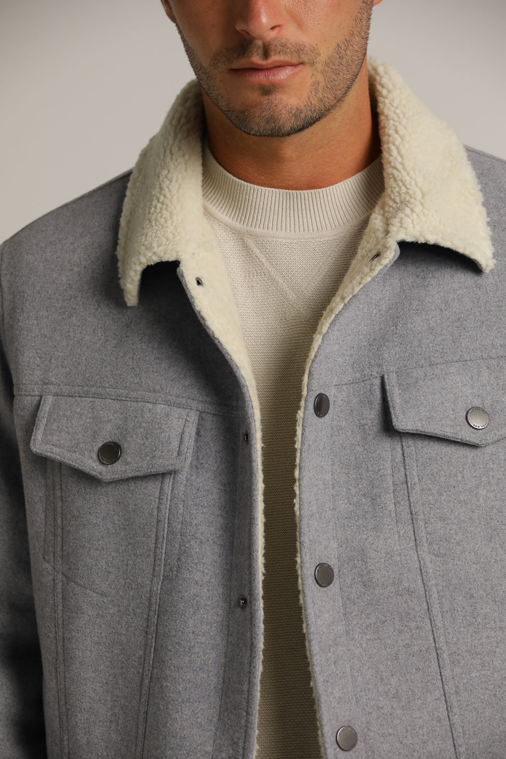 ג'קט טרקר עם בטנה במראה פרווה טבעונית | קנת קול