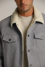 ג'קט טרקר עם בטנה במראה פרווה טבעונית | קנת קול