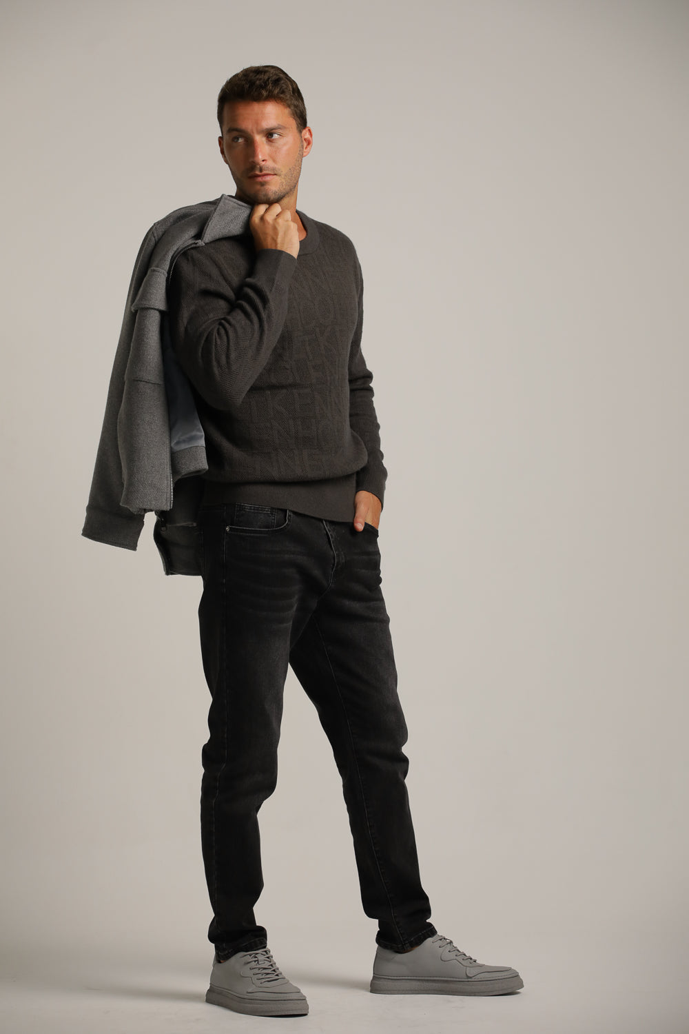 סריג עם דוגמת לוגו מובלטת | קנת קול