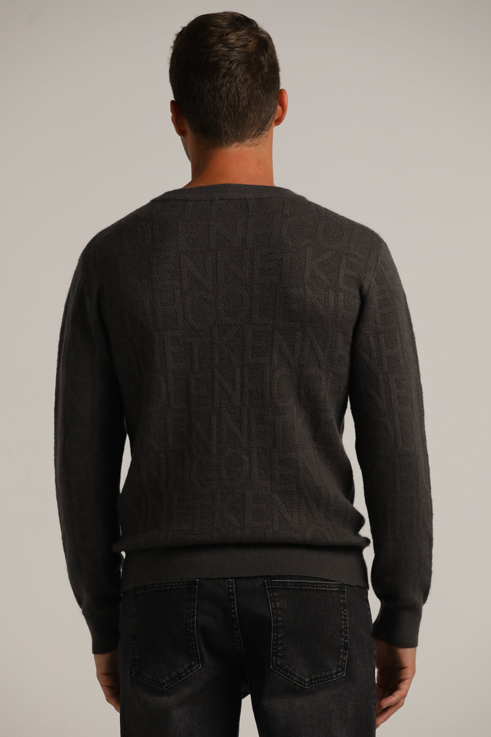 סריג עם דוגמת לוגו מובלטת | קנת קול