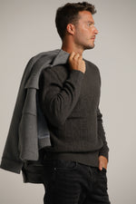 סריג עם דוגמת לוגו מובלטת | קנת קול