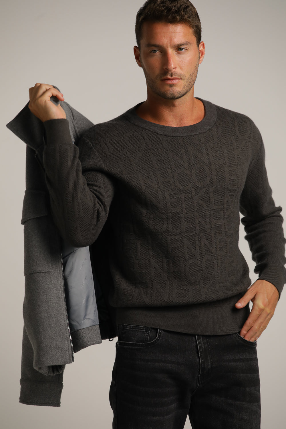 סריג עם דוגמת לוגו מובלטת | קנת קול