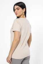 טישירט ניקי צווארון קונטרסטי בצבע בז'