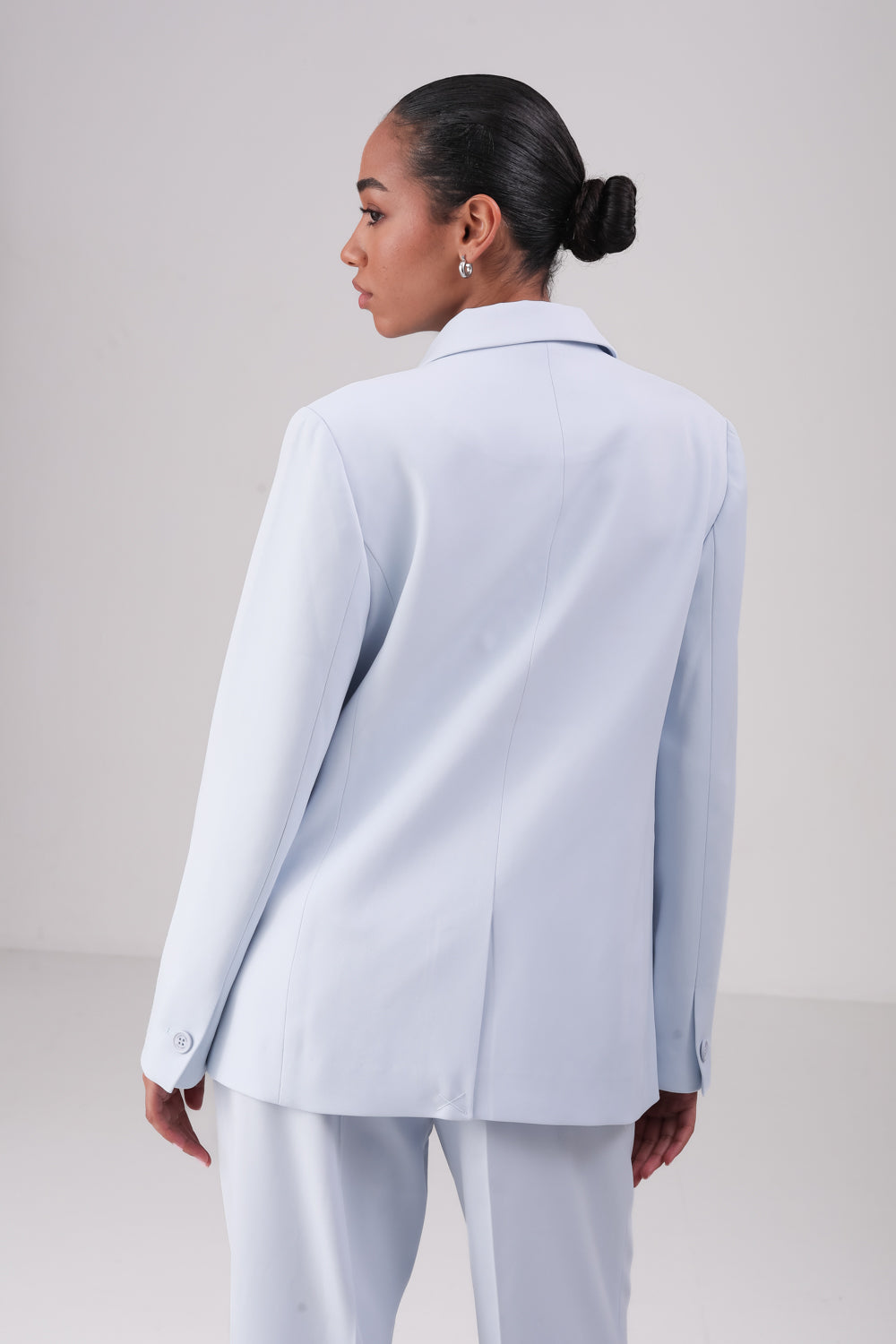 בלייזר כפתרה כפולה בצבע כחול בהיר