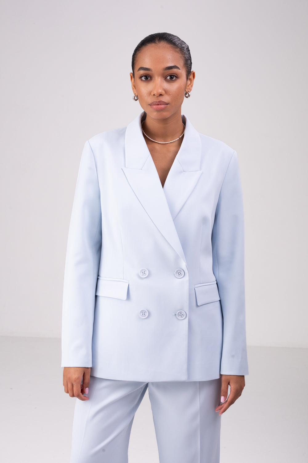 בלייזר כפתרה כפולה בצבע כחול בהיר