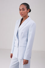 בלייזר כפתרה כפולה בצבע כחול בהיר