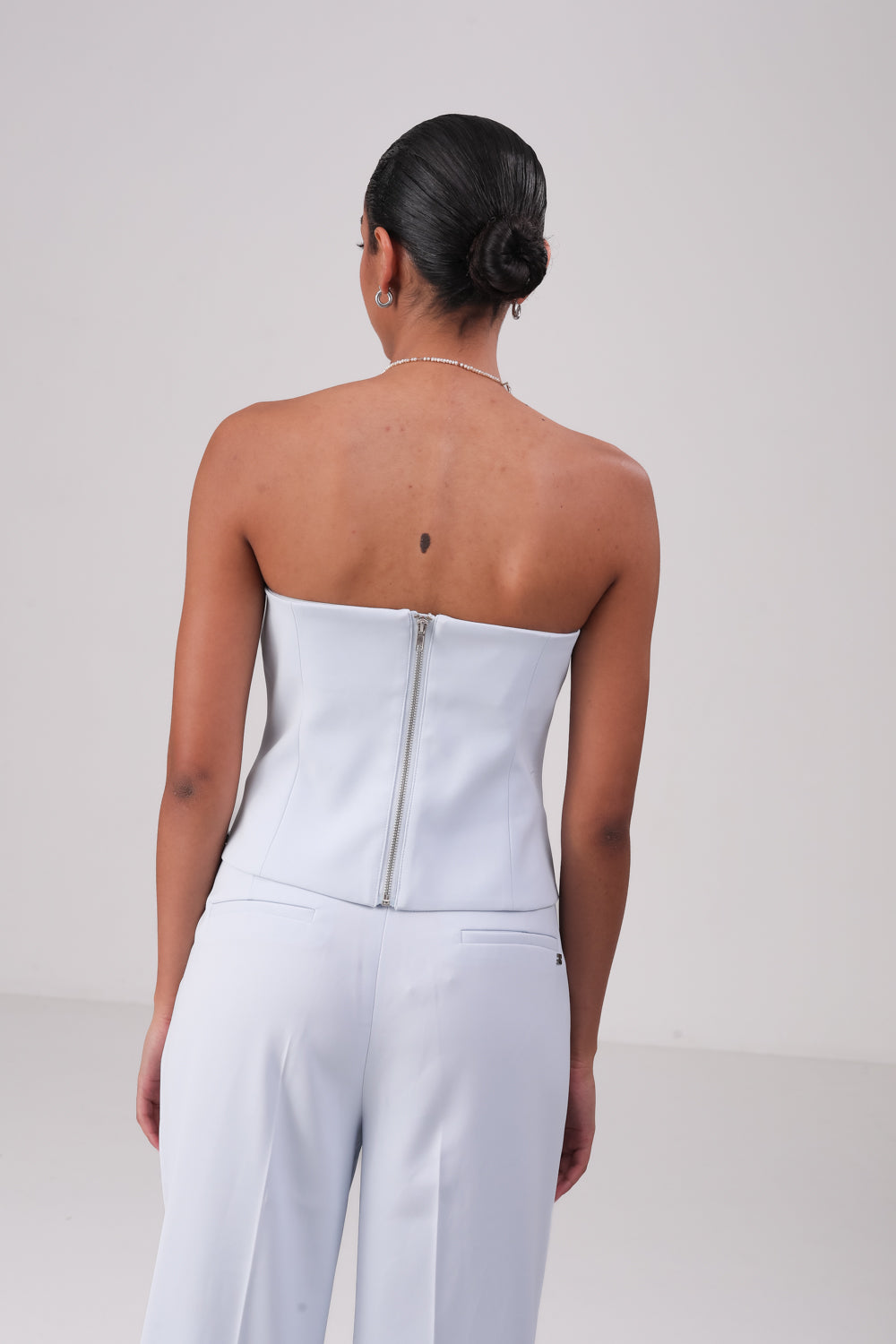 טופ סטרפלס מחוך בצבע כחול בהיר