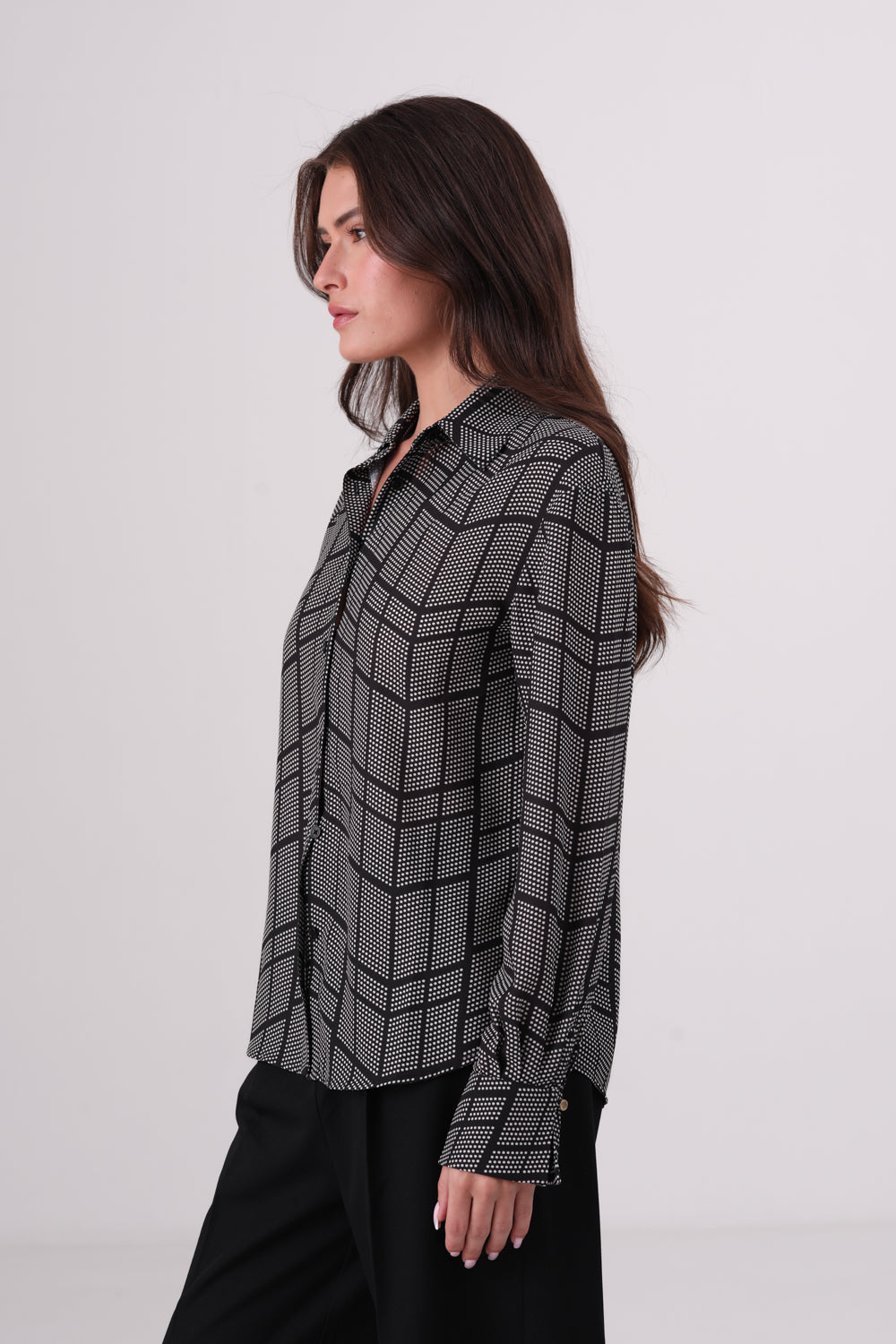 חולצה מכופתרת הדפס גיאומטרי בצבע אפור/שחור