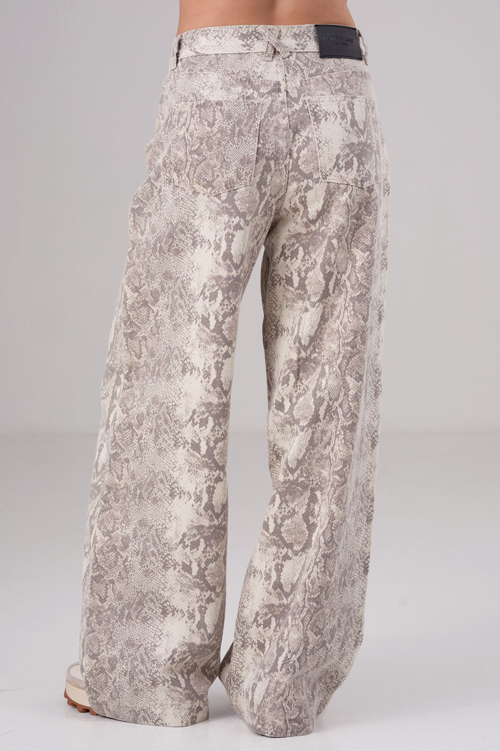 מכנסי ג'ינס רחבים לנשים 