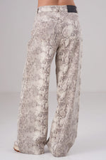 מכנסי ג'ינס רחבים לנשים 