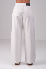 מכנסי ג'ינס רחבים לנשים